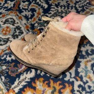 J Crew Womens Lace Up Shearling lamb Lined Wedge Ankle Boots Beige Suede italy 7